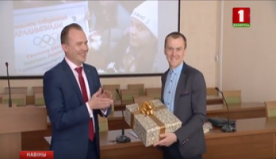  В Минске наградили Романа Ященко, спортсмена-лидера паралимпийской чемпионки Светланы Сахоненко 